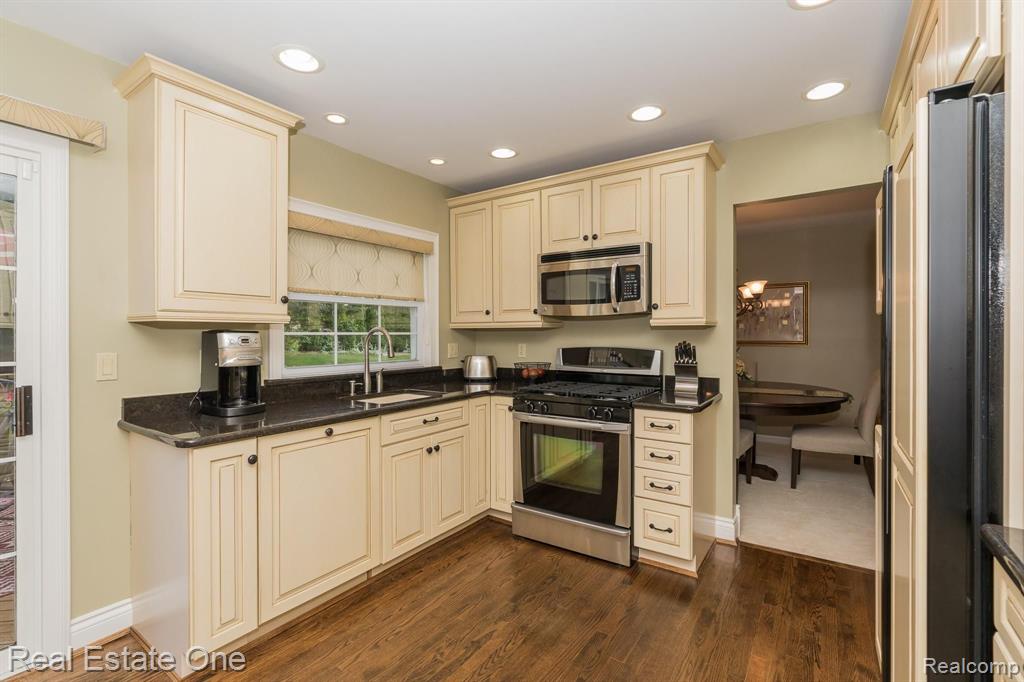 190 Parsons Lane Rochester Hills, MI 48307 - Photo 9 of 22