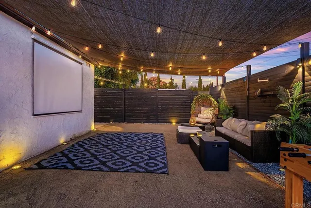 a view of livingroom with furniture