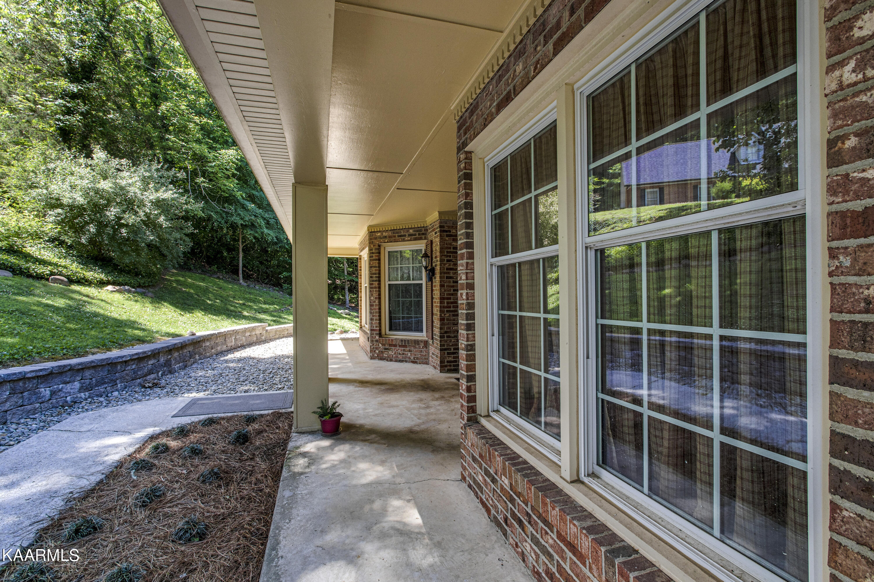 116 Amanda Place Oak Ridge, TN 37830 - Photo 4 of 50 03_AmandaPlace_116_FrontPorch