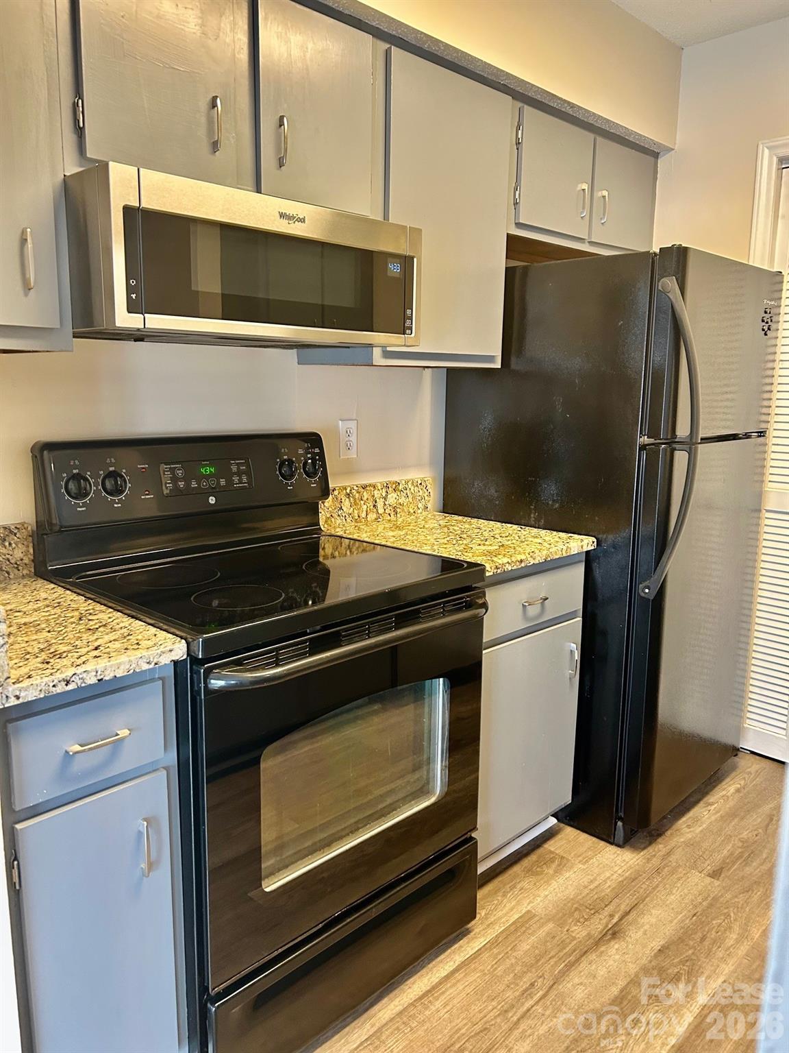 11028 Harrowfield Road Charlotte, NC 28226 - Photo 3 of 15 a stove top oven sitting inside of a kitchen