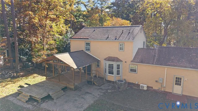 front view of house with a yard