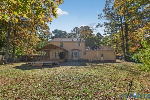 a house view with a outdoor space
