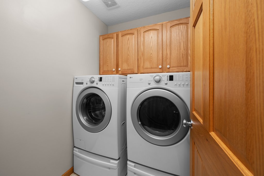 1126 West Le Claire Road Eldridge, IA 52748 - Photo 33 of 44 a utility room with dryer and washer