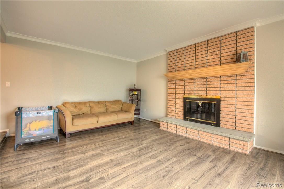 39823 Cheviot Road Canton, MI 48188 - Photo 16 of 34 16 Family Room.jpg