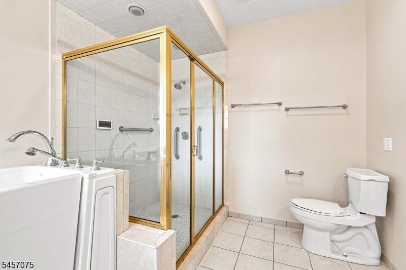 907 Colonia Road Elizabeth, NJ 07208 - Photo 24 of 43 Gallery Image 24