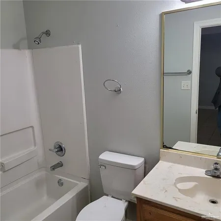 $950 | 2321 West Candlelight Lane, Unit 4, Edinburg, TX 78541