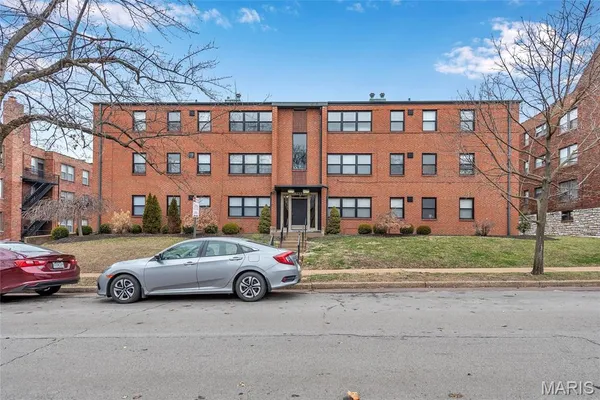 $1,745 | 7553 Buckingham Drive, Clayton, MO 63105