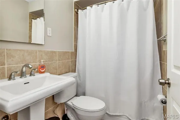 $1,745 | 7553 Buckingham Drive, Clayton, MO 63105