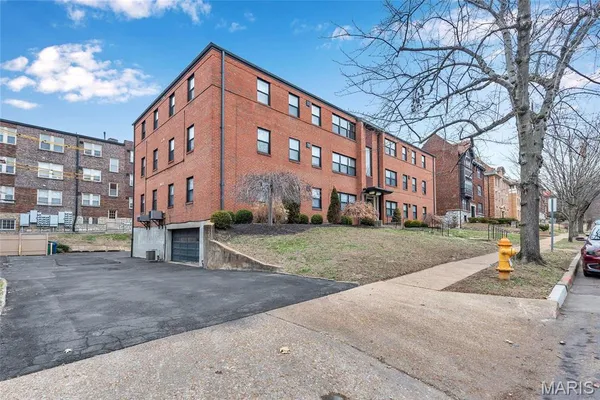 $1,745 | 7553 Buckingham Drive, Clayton, MO 63105