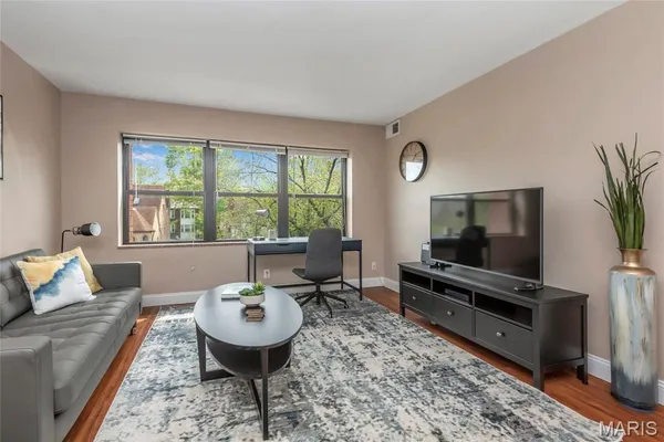 $1,745 | 7553 Buckingham Drive, Clayton, MO 63105