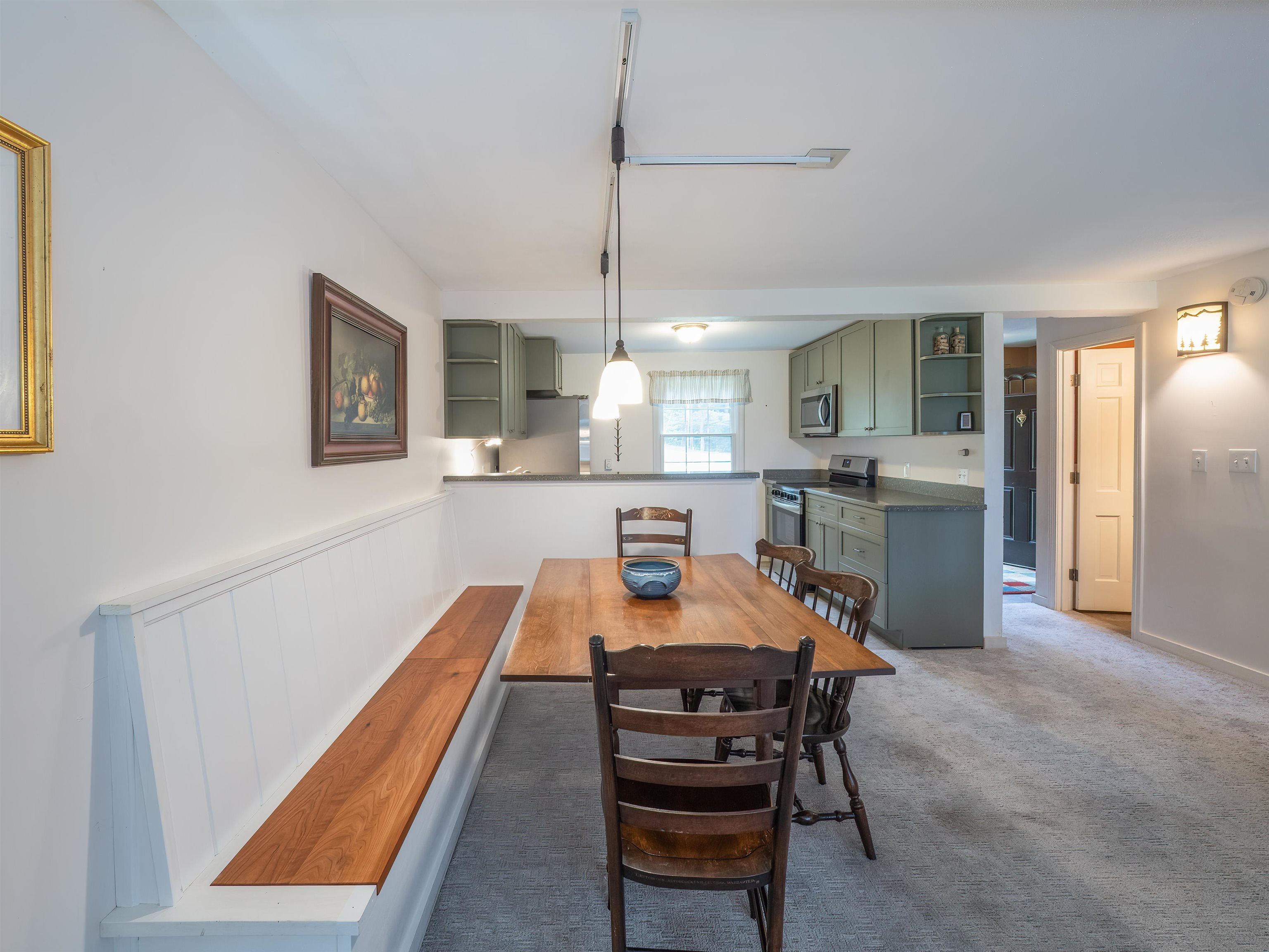 824 Hard Road, Unit A3 Hartford, VT 05059 - Photo 4 of 40 Gallery Image 4