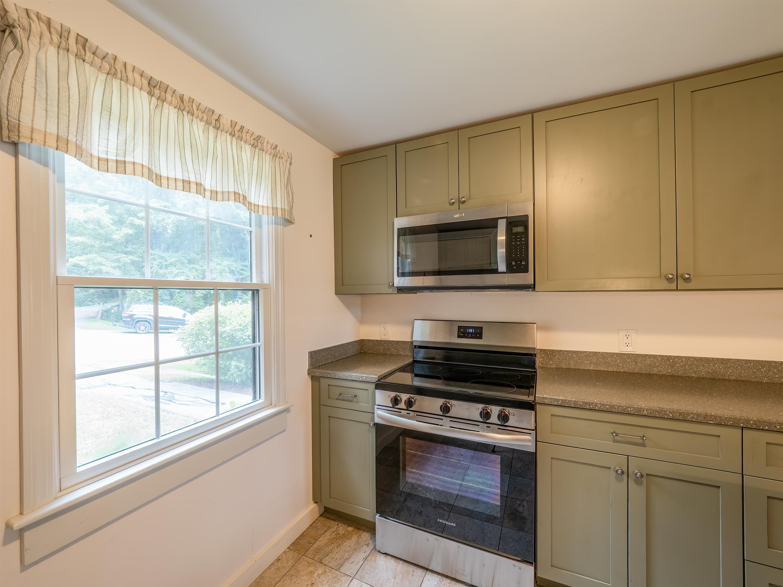 824 Hard Road, Unit A3 Hartford, VT 05059 - Photo 7 of 40 Gallery Image 7