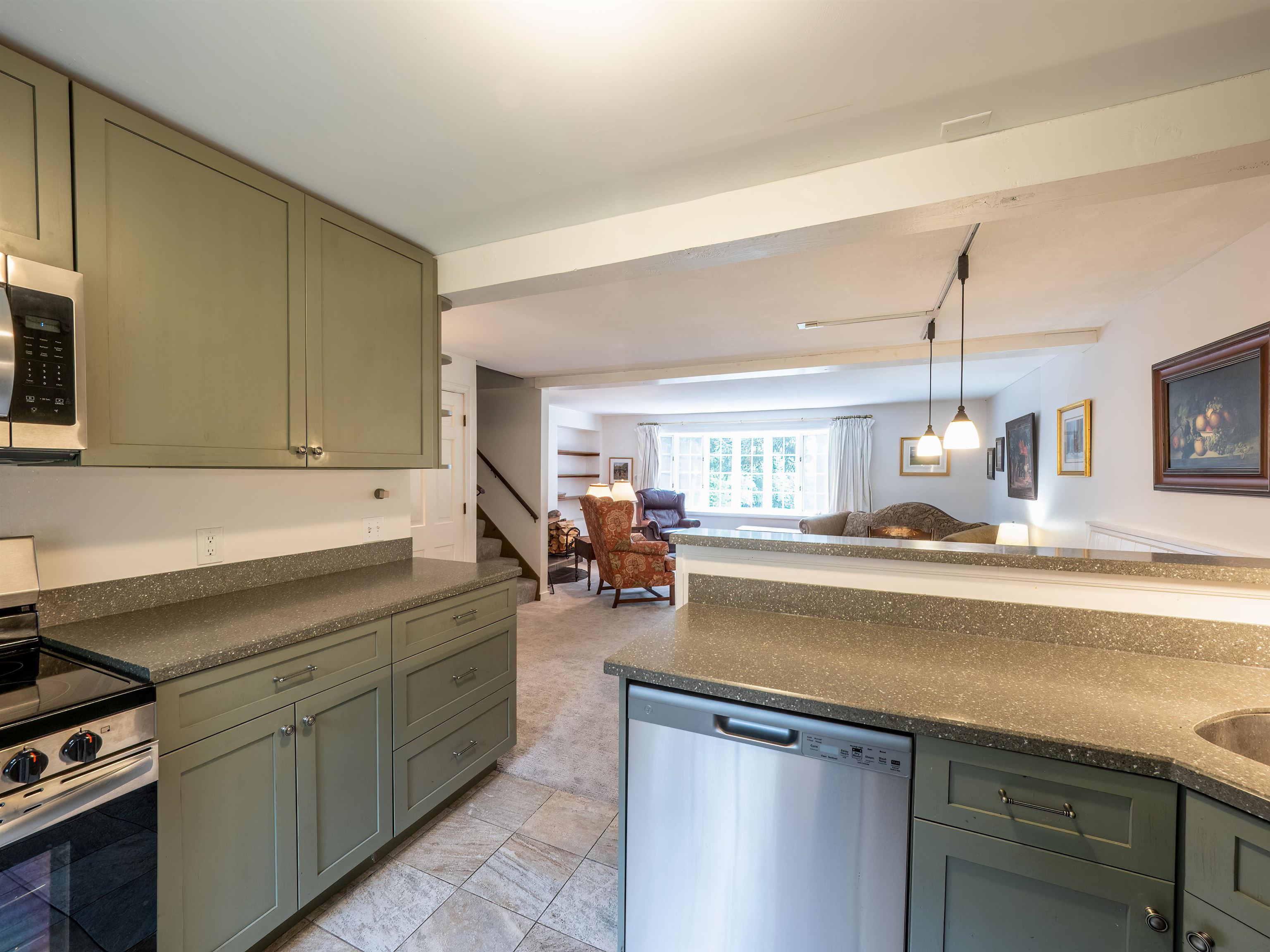 824 Hard Road, Unit A3 Hartford, VT 05059 - Photo 8 of 40 Gallery Image 8