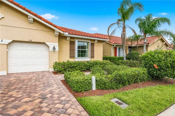 $295,000 | 6425 Oxford Circle, Unit 104D, Vero Beach, FL 32966