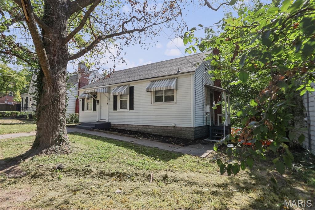 2131 Brown Street Alton, IL 62002 - Photo 3 of 22 Gallery Image 3