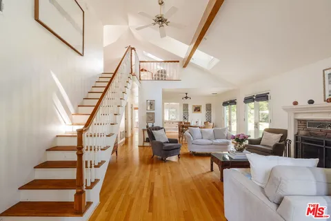 a view of a yard with a tree