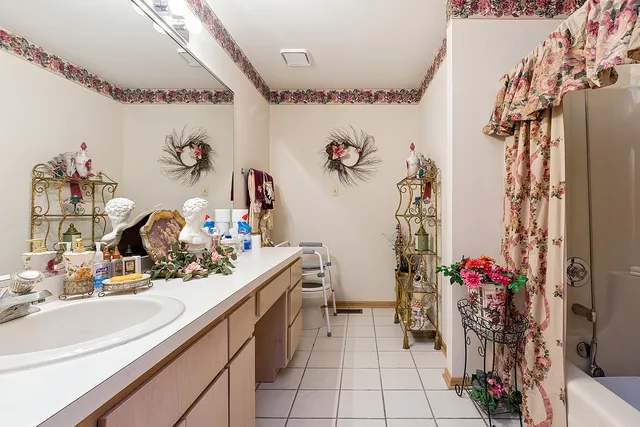 $299,900 | 17273 Lakebrook Drive, Orland Park, IL 60467