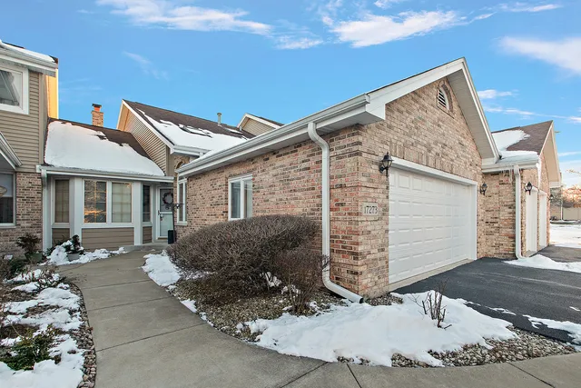 $299,900 | 17273 Lakebrook Drive, Orland Park, IL 60467