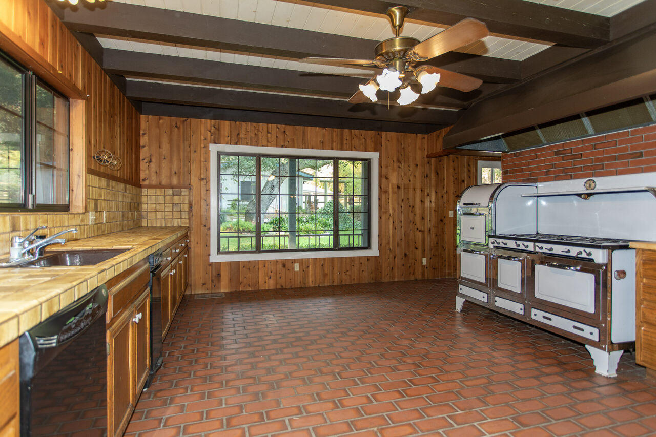 4260 Oak View Road Santa Ynez, CA 93460 - Photo 15 of 98 a very nice looking room with a large window