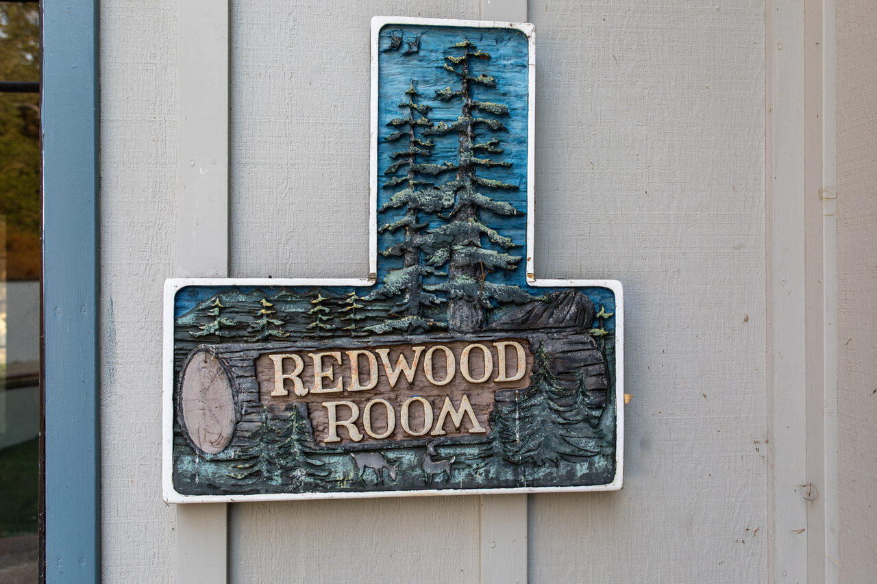 4260 Oak View Road Santa Ynez, CA 93460 - Photo 55 of 98 a close up of a street sign