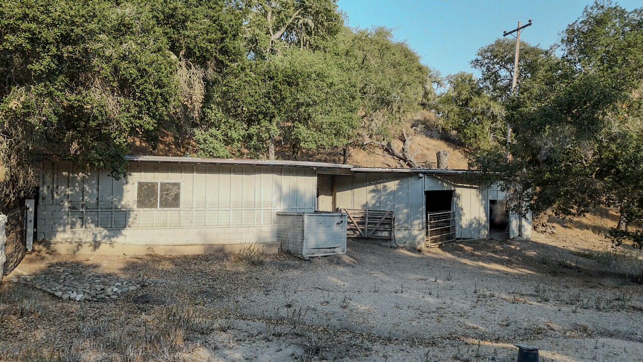 4260 Oak View Road Santa Ynez, CA 93460 - Photo 63 of 98 529