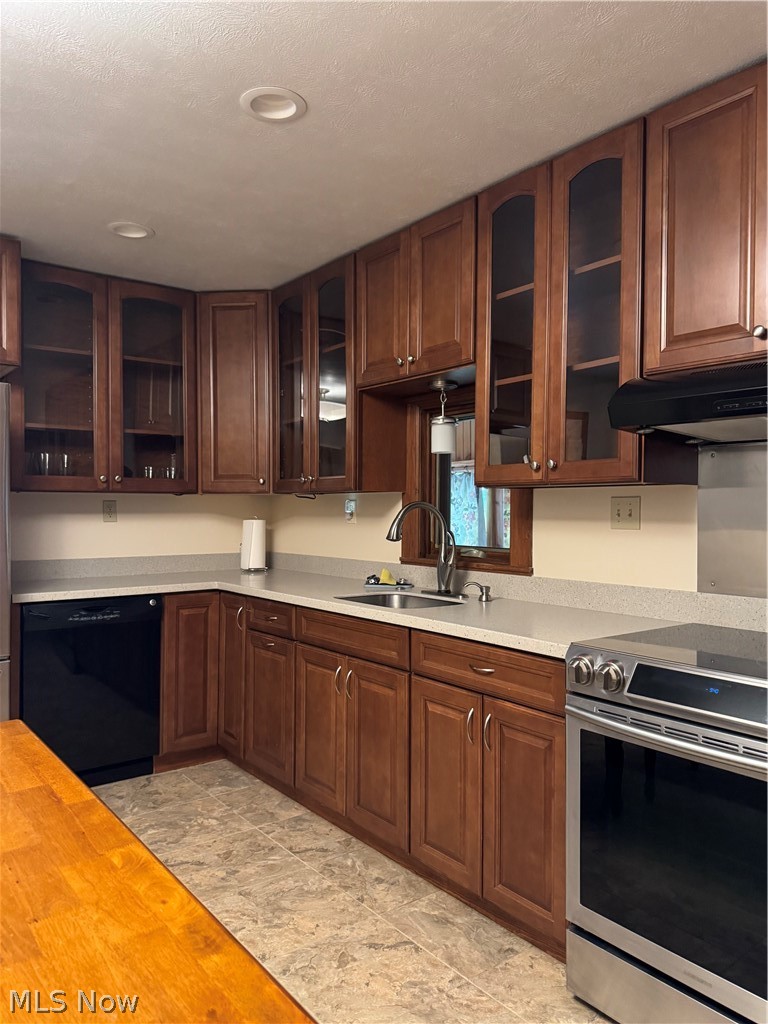 15191 Whitehead Road Lagrange, OH 44050 - Photo 3 of 34 all wood aristocrat cabinets with under counter lighting.