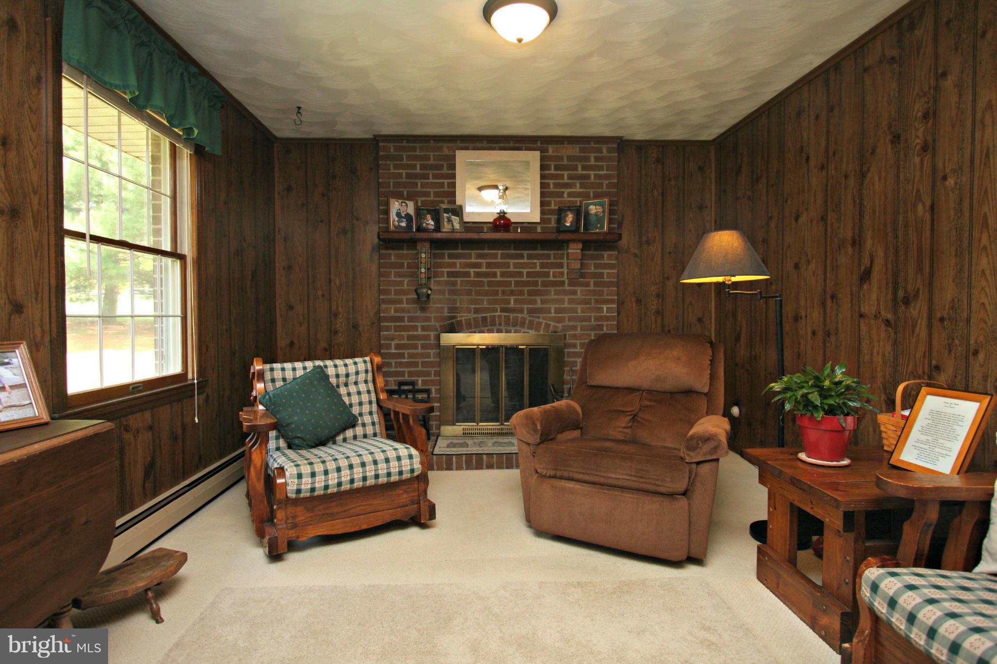 4606 Griffith Road Mount Airy, MD 21771 - Photo 14 of 30 Family Room