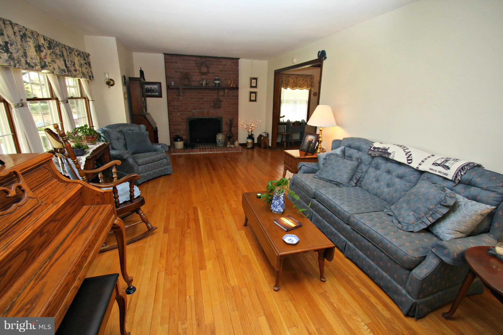 4606 Griffith Road Mount Airy, MD 21771 - Photo 3 of 30 Living Room