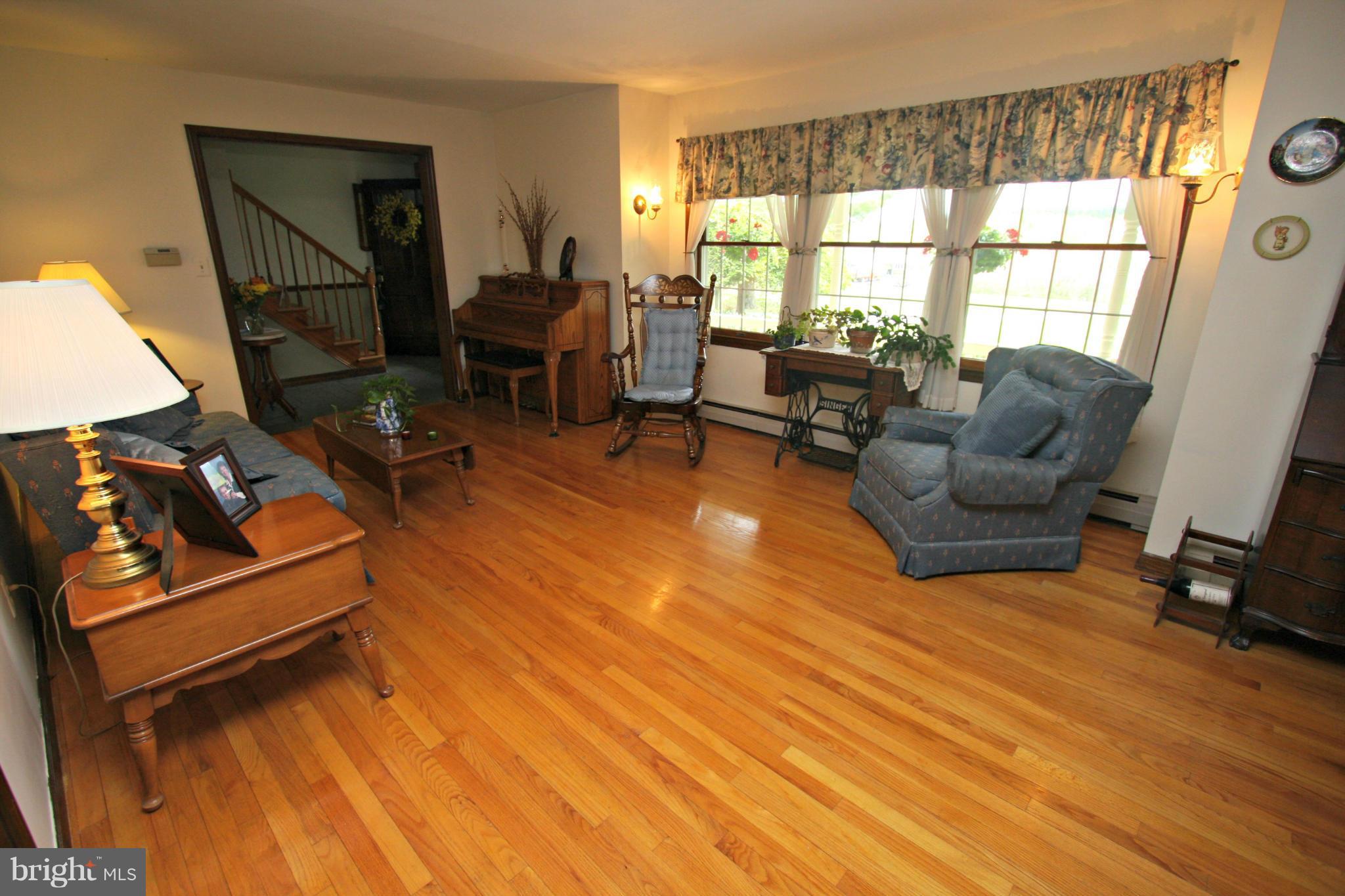 4606 Griffith Road Mount Airy, MD 21771 - Photo 4 of 30 Living Room