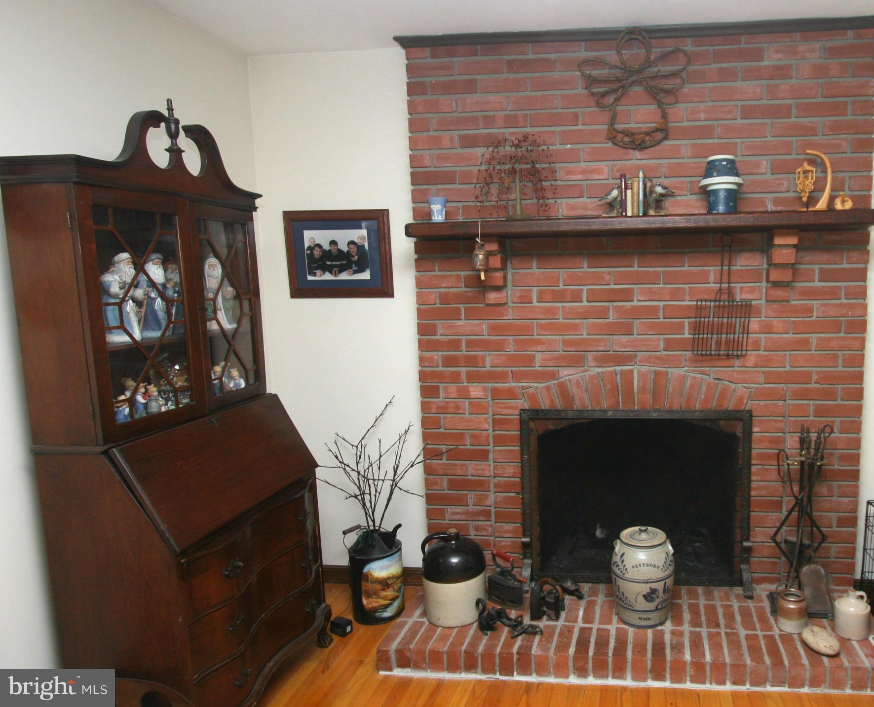 4606 Griffith Road Mount Airy, MD 21771 - Photo 5 of 30 Living Room