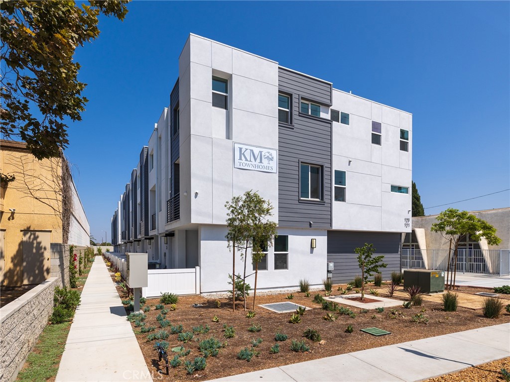 121 East 223rd Street, Unit 3 Carson, CA 90745 - Photo 1 of 34