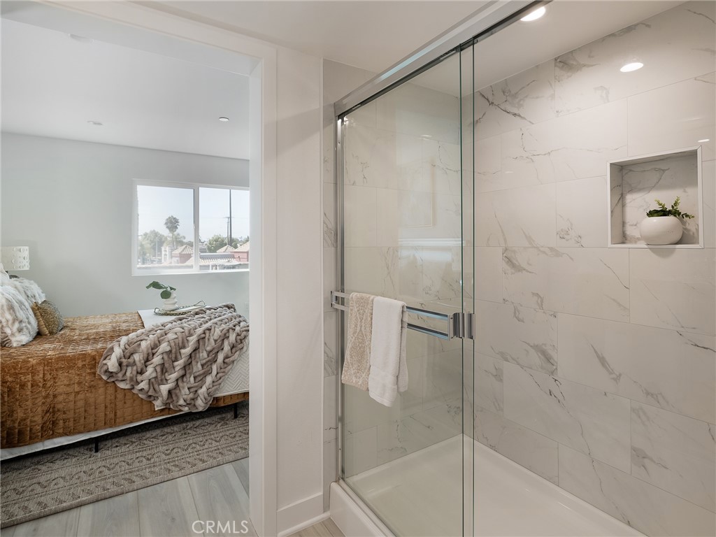 121 East 223rd Street, Unit 3 Carson, CA 90745 - Photo 18 of 34 a en suite bathroom with a shower and a tub