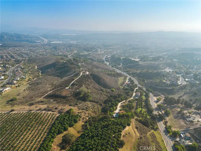 a view of a dry yard