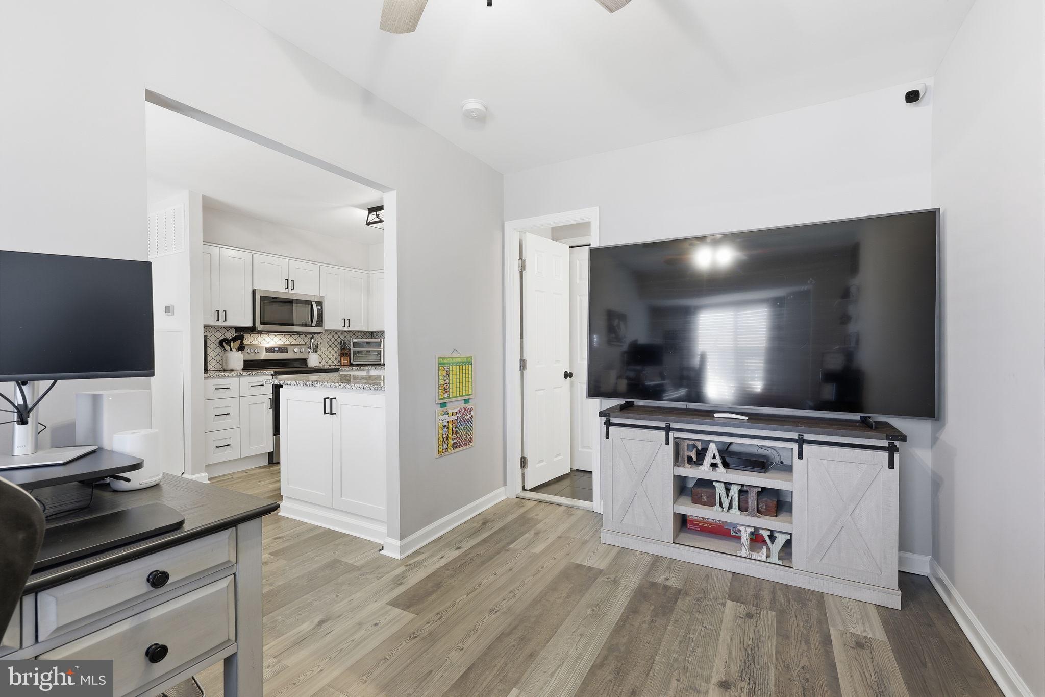 22 Fitzwatertown Road, Unit C7 Willow Grove, PA 19090 - Photo 7 of 33 Modern living space with open layout.