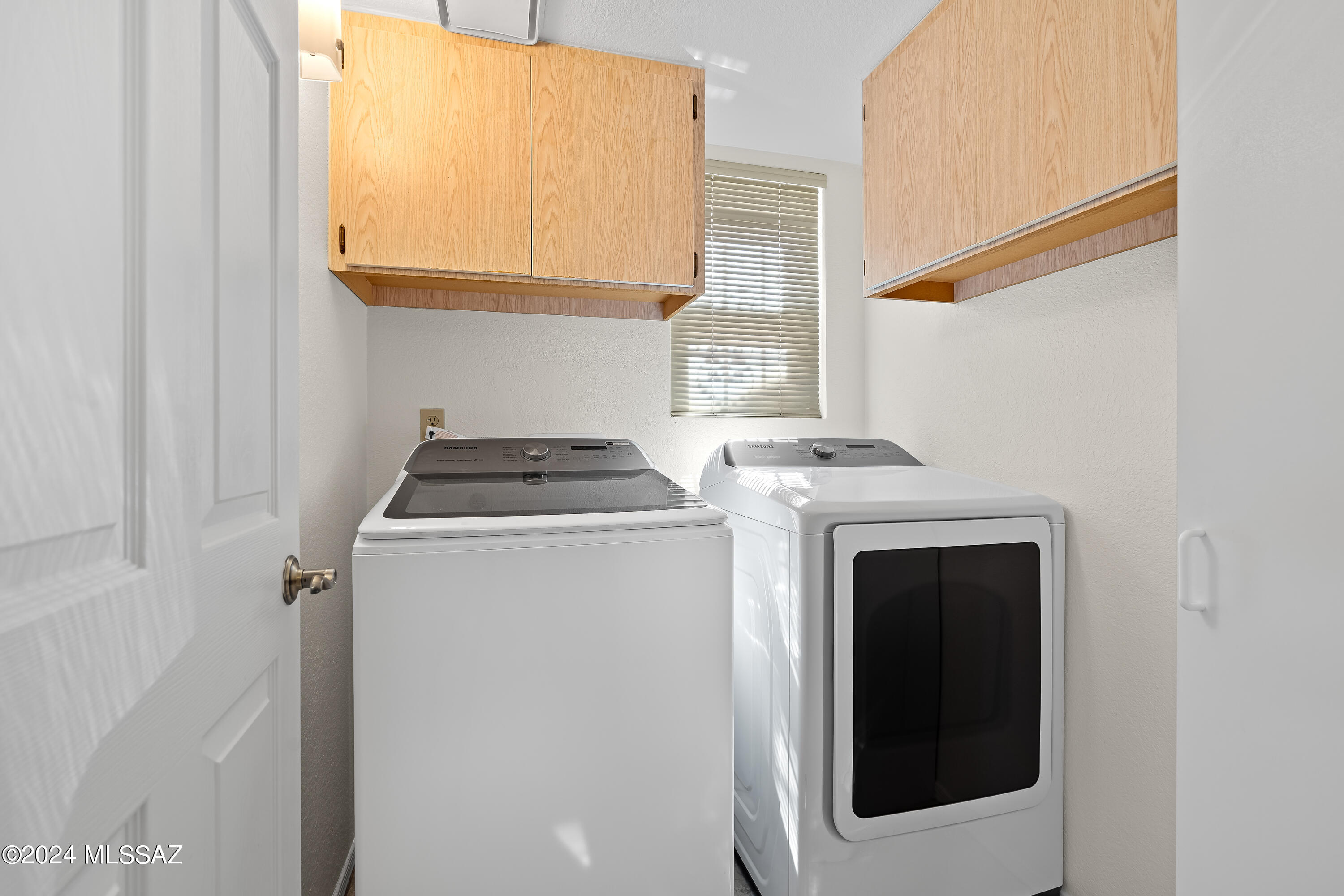3476 West Sky Ridge Loop Tucson, AZ 85742 - Photo 14 of 31 a utility room with dryer and washer