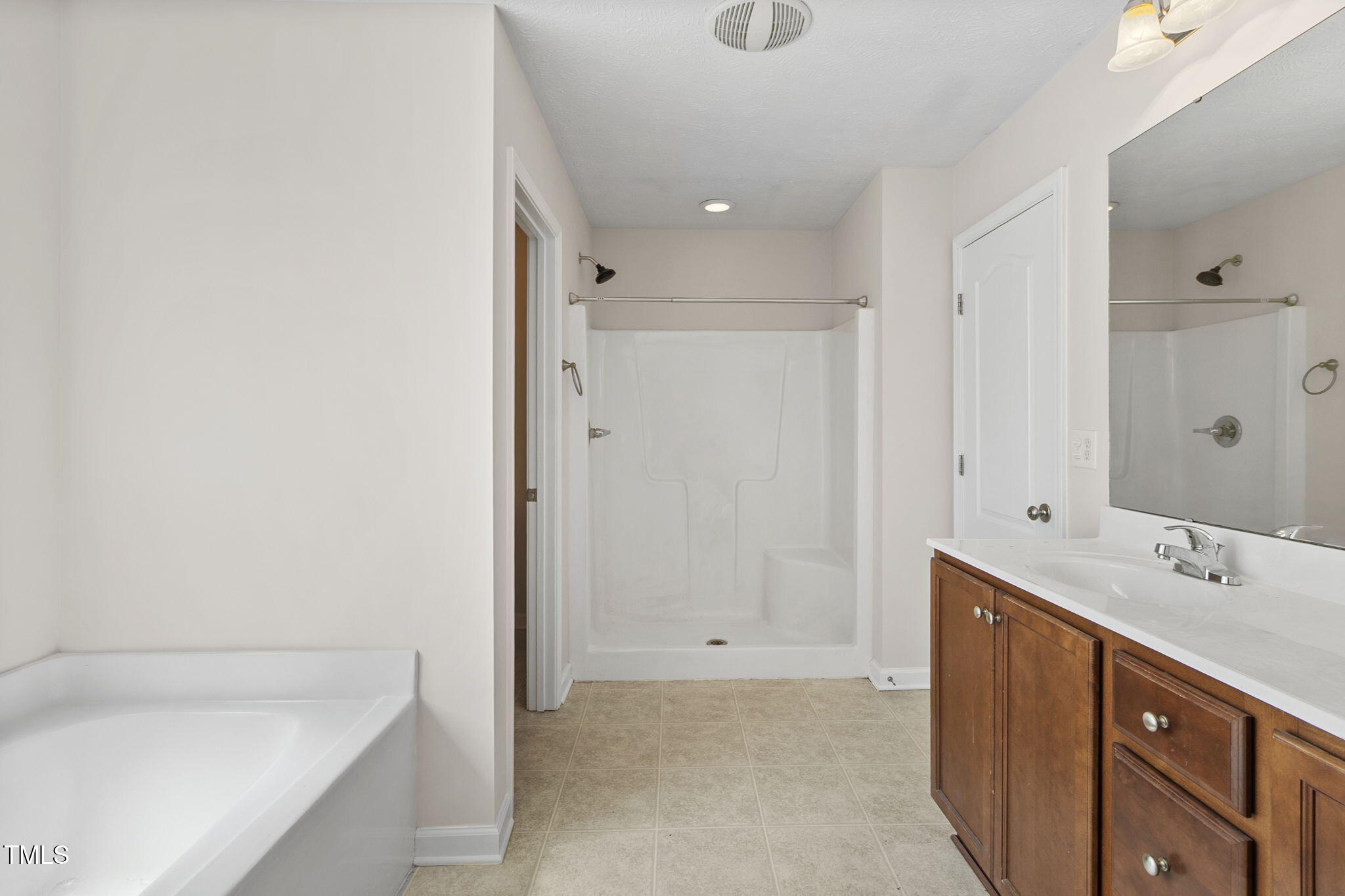 2513 Hunting Bow Drive Hope Mills, NC 28348 - Photo 26 of 39 a bathroom with a tub sink and mirror