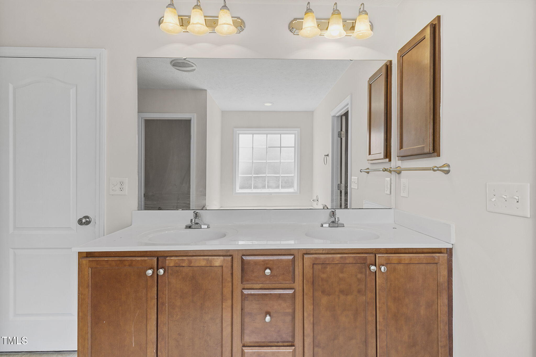 2513 Hunting Bow Drive Hope Mills, NC 28348 - Photo 28 of 39 a sink with a mirror