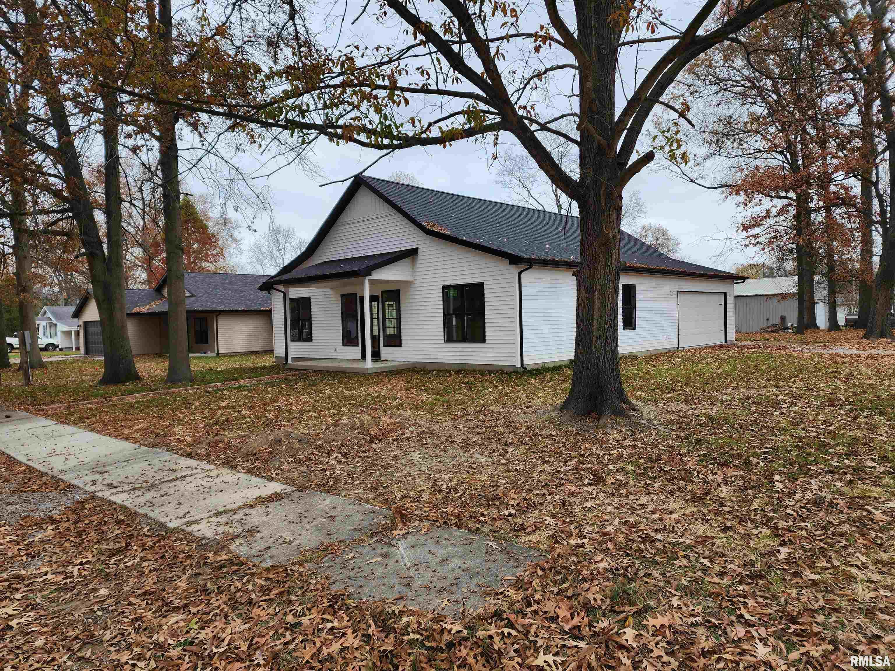 200 Madison Street Carterville, IL 62918 - Photo 2 of 11