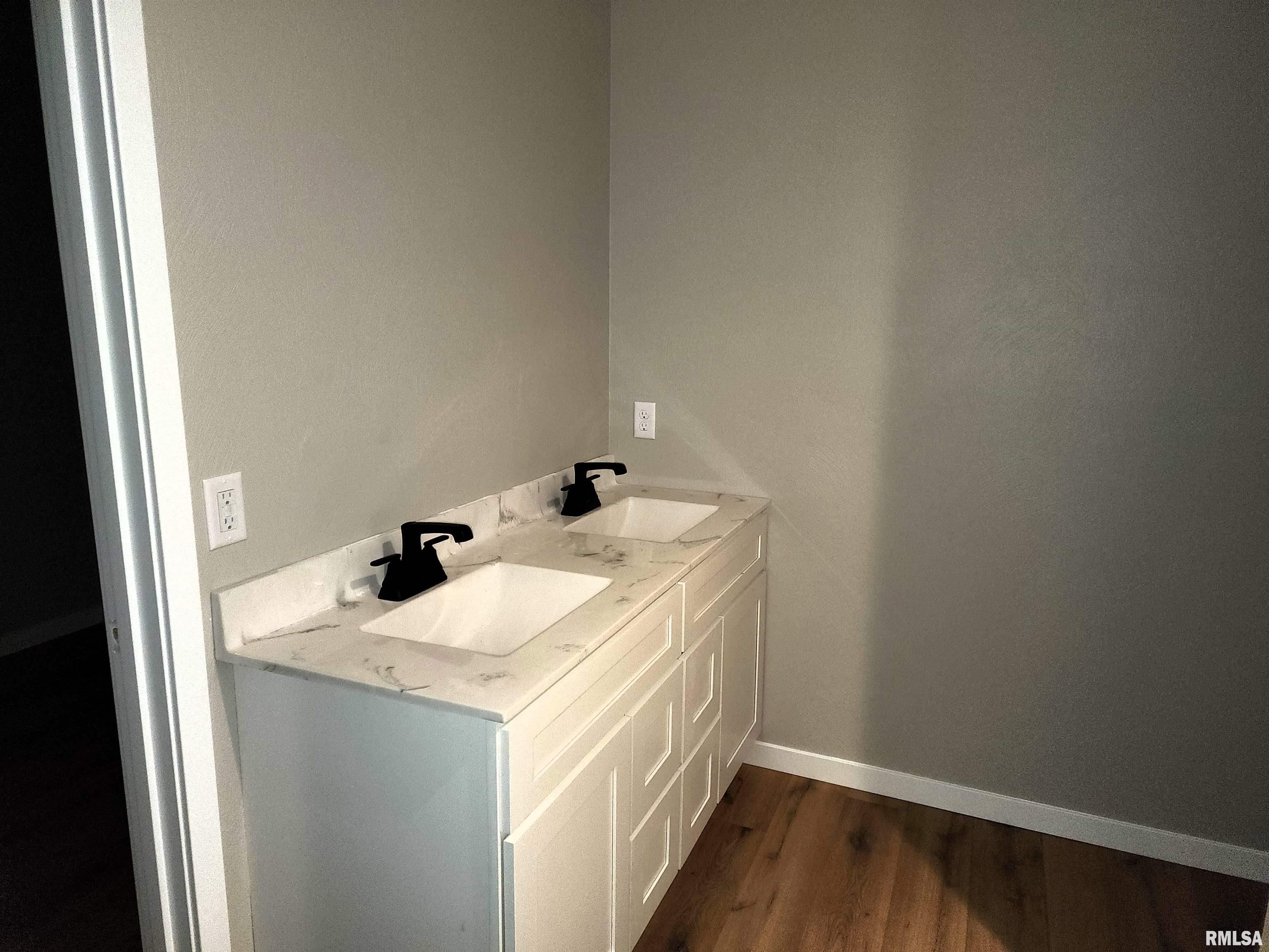 200 Madison Street Carterville, IL 62918 - Photo 8 of 11