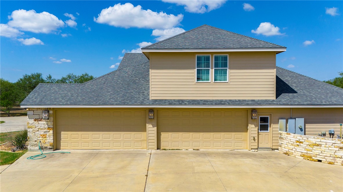 5332 Alegre Lane Robstown, TX 78380 - Photo 7 of 40 a view of a house with a swimming pool