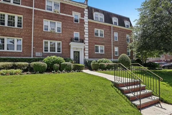 $475,000 | 22 Hamilton Place, Unit I3, Garden City, NY 11530