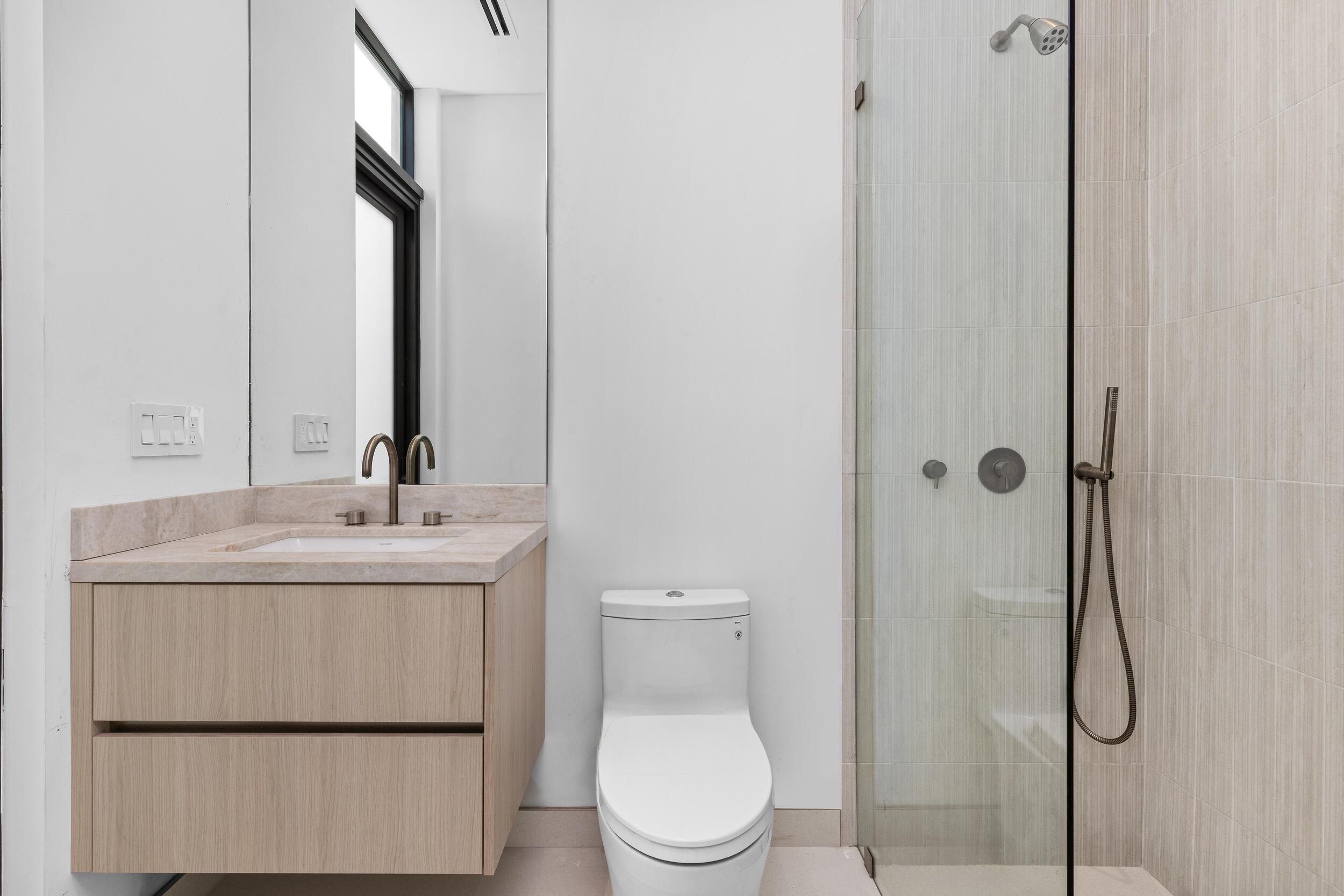 1099 Northeast 4th Avenue Boca Raton, FL 33432 - Photo 25 of 60 Guest House/Cabana Bath