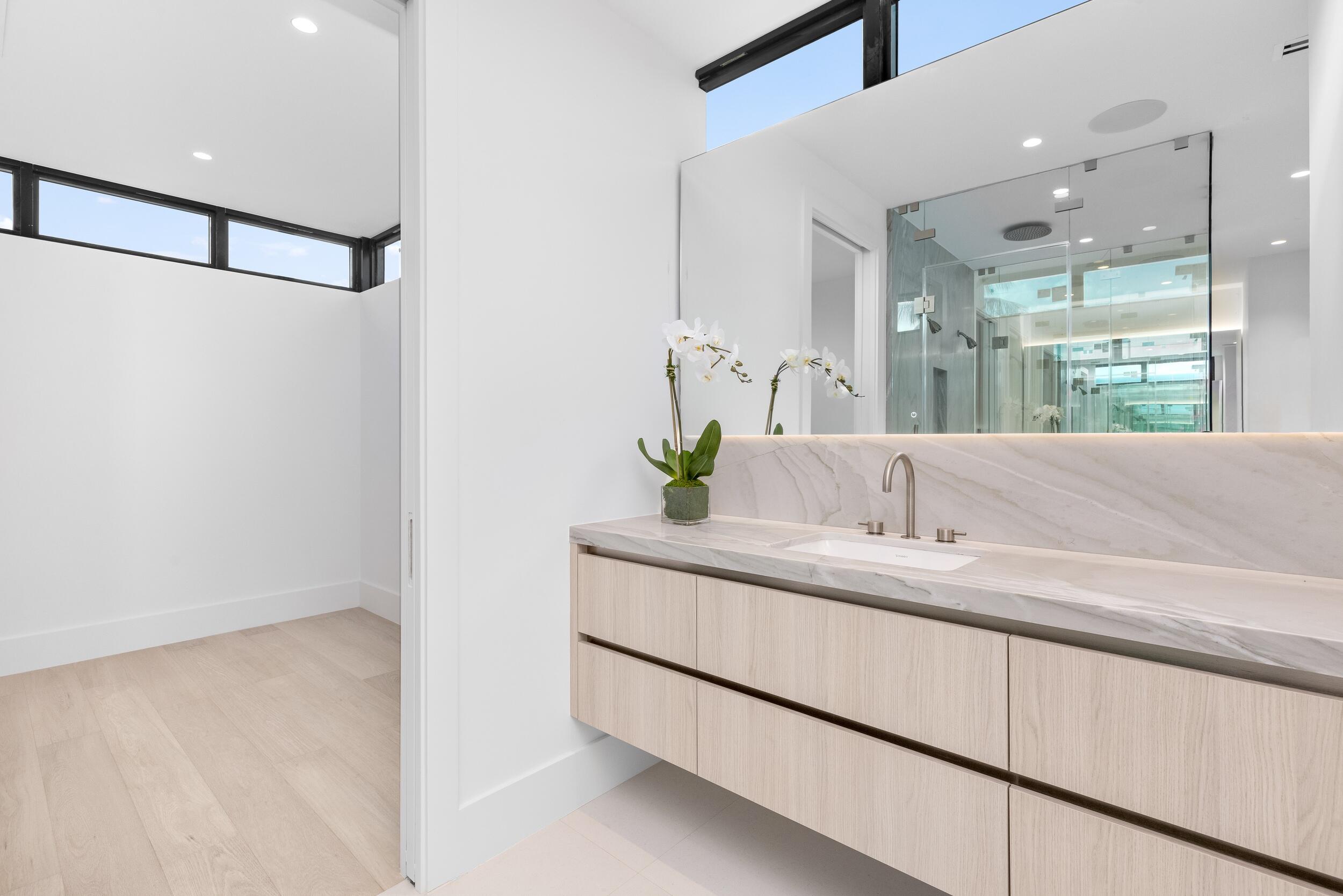 1099 Northeast 4th Avenue Boca Raton, FL 33432 - Photo 33 of 60 Primary Bathroom