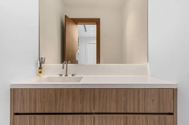 $6,750,000 | 1099 Northeast 4th Avenue, Boca Raton, FL 33432