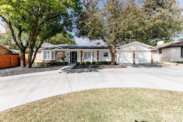 $418,500 | 6226 Lynnhaven Drive, Lubbock, TX 79413