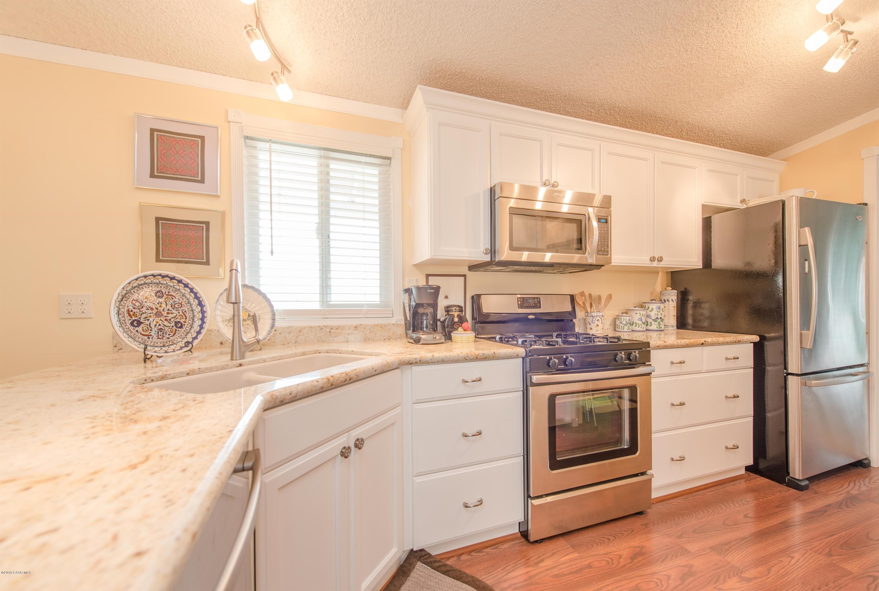 2206 Hillside Loop Road Prescott, AZ 86301 - Photo 6 of 26 006_Kitchen