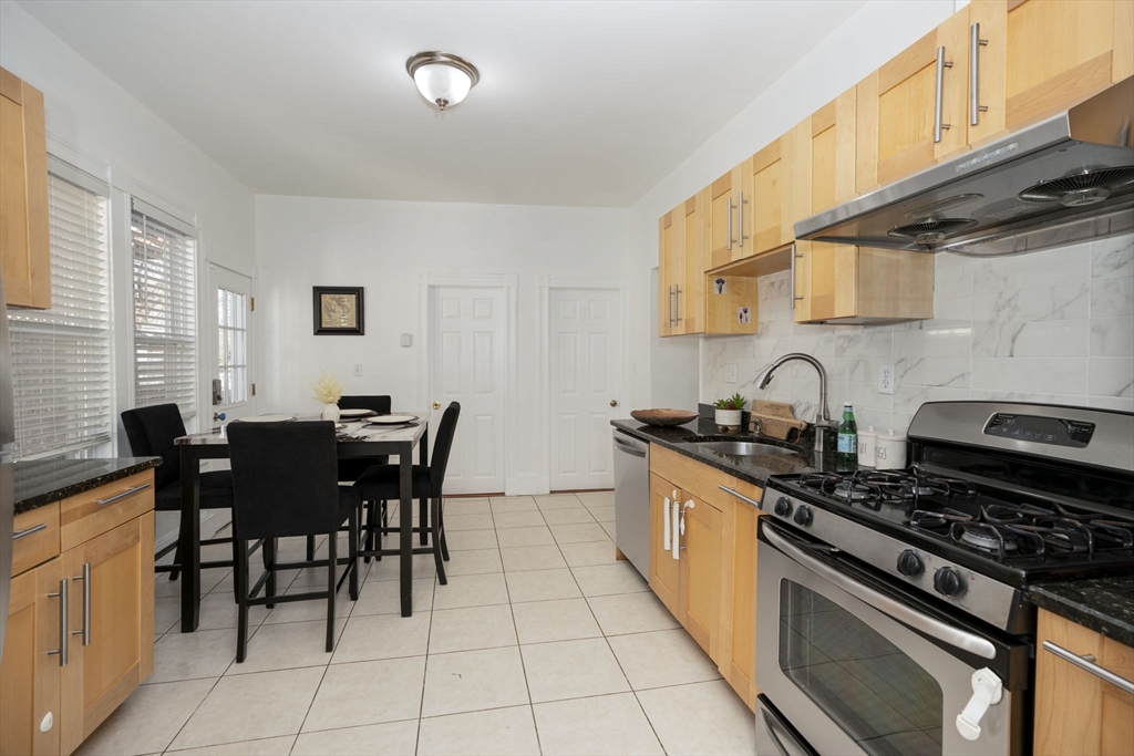 118 Brook Road, Unit 2 Quincy, MA 02169 - Photo 2 of 18 Gallery Image 2