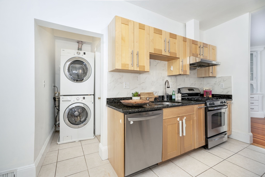 118 Brook Road, Unit 2 Quincy, MA 02169 - Photo 4 of 18 Gallery Image 4