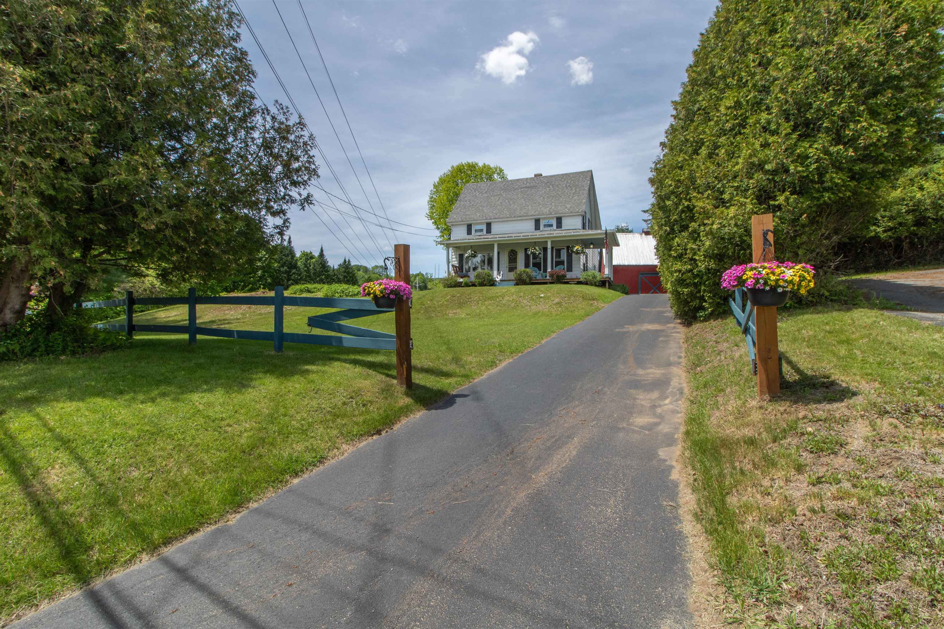 736 Pleasant Street Newport, VT 05855 - Photo 1 of 58