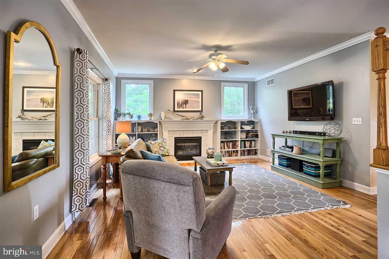 5960 Huntington Cmns Enola, PA 17025 - Photo 5 of 23